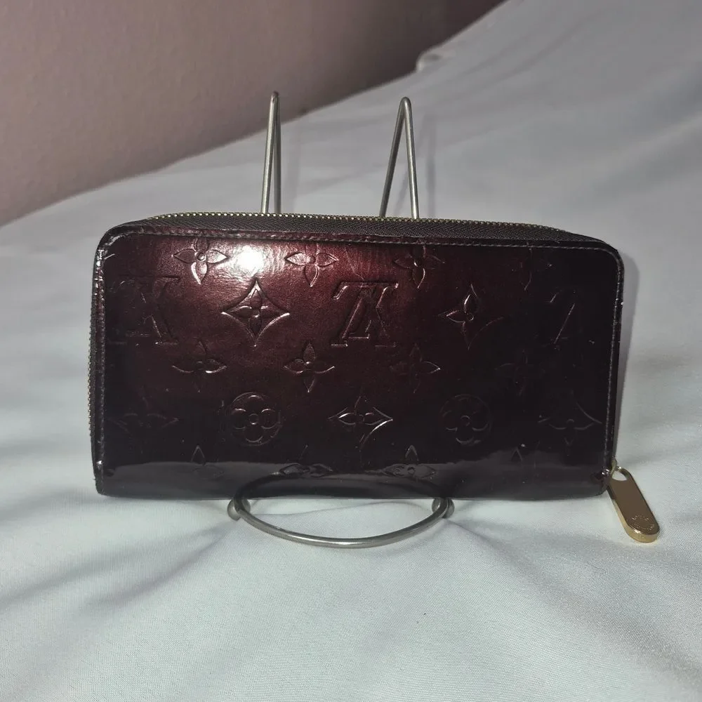 Authentic Louis Vuitton Monogram Vernis Patent Leather Rouge Fauviste Zip Wallet